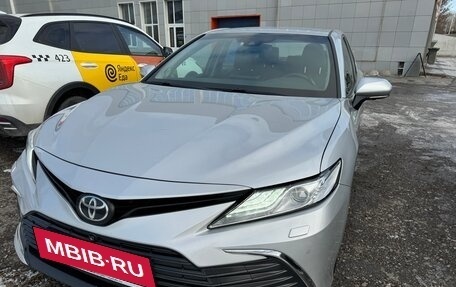 Toyota Camry, 2021 год, 3 650 000 рублей, 8 фотография