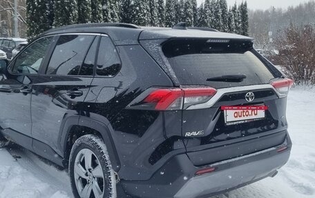 Toyota RAV4, 2021 год, 3 850 000 рублей, 2 фотография