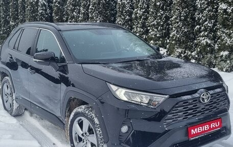 Toyota RAV4, 2021 год, 3 850 000 рублей, 1 фотография