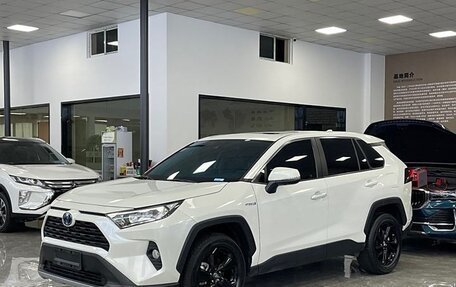 Toyota RAV4, 2021 год, 3 384 000 рублей, 1 фотография