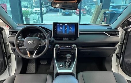 Toyota RAV4, 2021 год, 3 384 000 рублей, 7 фотография