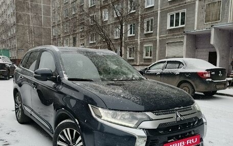 Mitsubishi Outlander III рестайлинг 3, 2019 год, 2 280 000 рублей, 2 фотография