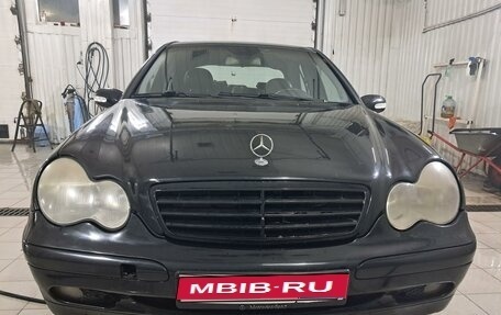 Mercedes-Benz C-Класс, 2002 год, 550 000 рублей, 1 фотография