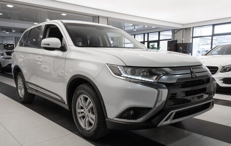 Mitsubishi Outlander III рестайлинг 3, 2018 год, 1 650 000 рублей, 3 фотография