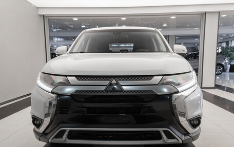 Mitsubishi Outlander III рестайлинг 3, 2018 год, 1 650 000 рублей, 2 фотография