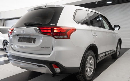 Mitsubishi Outlander III рестайлинг 3, 2018 год, 1 650 000 рублей, 7 фотография