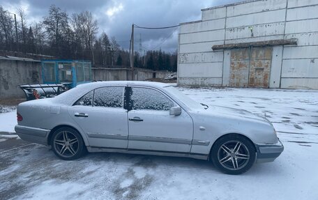 Mercedes-Benz E-Класс, 1995 год, 350 000 рублей, 2 фотография