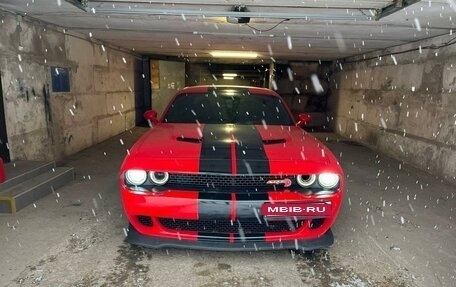 Dodge Challenger III рестайлинг 2, 2018 год, 3 500 000 рублей, 2 фотография