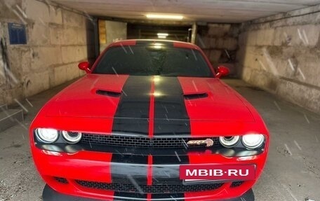 Dodge Challenger III рестайлинг 2, 2018 год, 3 500 000 рублей, 4 фотография