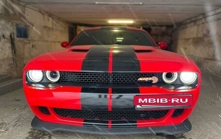 Dodge Challenger III рестайлинг 2, 2018 год, 3 500 000 рублей, 5 фотография