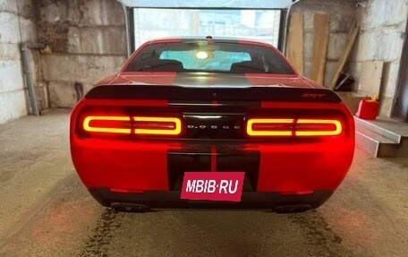 Dodge Challenger III рестайлинг 2, 2018 год, 3 500 000 рублей, 13 фотография