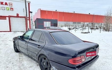 Mercedes-Benz E-Класс, 1996 год, 245 000 рублей, 3 фотография