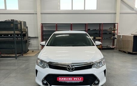 Toyota Camry, 2017 год, 2 580 000 рублей, 2 фотография