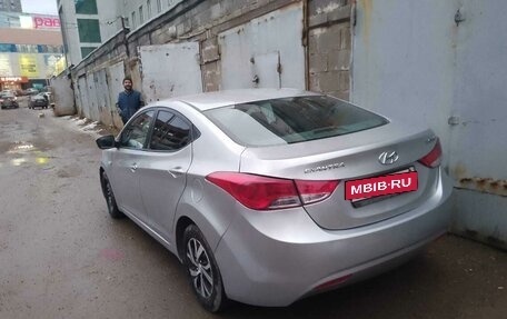 Hyundai Elantra V, 2013 год, 750 000 рублей, 2 фотография