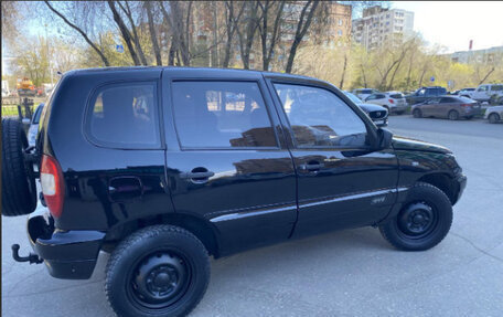 Chevrolet Niva I рестайлинг, 2004 год, 125 000 рублей, 3 фотография