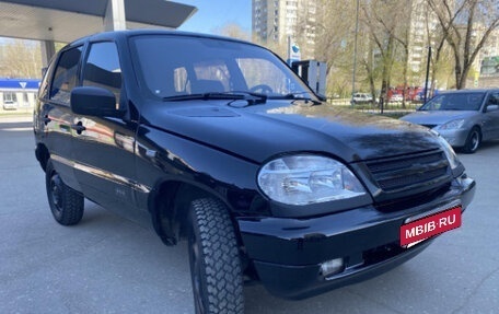 Chevrolet Niva I рестайлинг, 2004 год, 125 000 рублей, 2 фотография