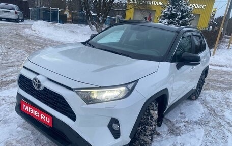 Toyota RAV4, 2022 год, 3 800 000 рублей, 1 фотография