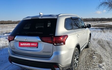 Mitsubishi Outlander III рестайлинг 3, 2018 год, 1 960 000 рублей, 1 фотография