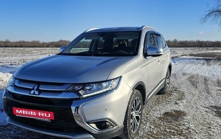 Mitsubishi Outlander III рестайлинг 3, 2018 год, 1 960 000 рублей, 5 фотография