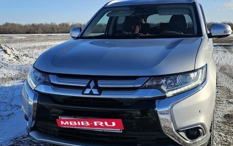 Mitsubishi Outlander III рестайлинг 3, 2018 год, 1 960 000 рублей, 7 фотография