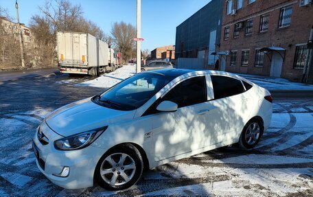 Hyundai Solaris II рестайлинг, 2012 год, 1 050 000 рублей, 6 фотография