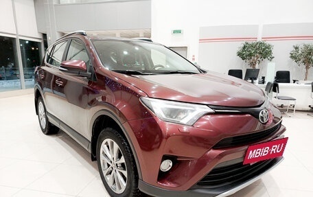 Toyota RAV4, 2017 год, 2 599 000 рублей, 3 фотография