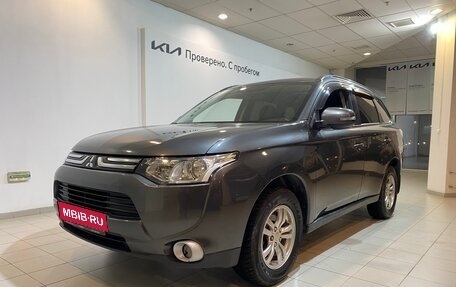 Mitsubishi Outlander III рестайлинг 3, 2013 год, 1 410 000 рублей, 1 фотография