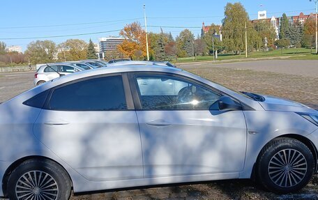 Hyundai Solaris II рестайлинг, 2012 год, 800 000 рублей, 4 фотография