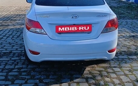 Hyundai Solaris II рестайлинг, 2012 год, 800 000 рублей, 3 фотография