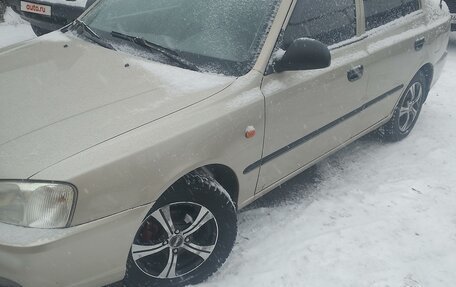 Hyundai Accent II, 2004 год, 300 000 рублей, 2 фотография