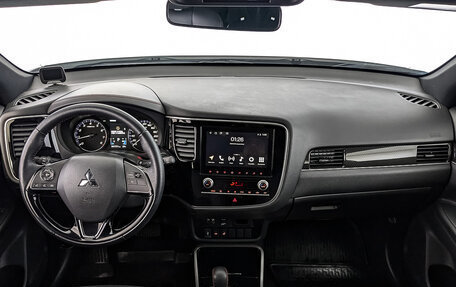 Mitsubishi Outlander III рестайлинг 3, 2022 год, 3 050 000 рублей, 14 фотография