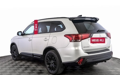 Mitsubishi Outlander III рестайлинг 3, 2022 год, 3 050 000 рублей, 7 фотография