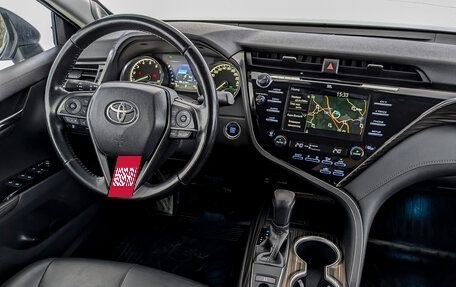 Toyota Camry, 2019 год, 3 350 000 рублей, 30 фотография