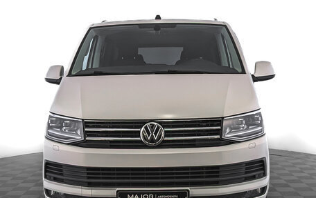 Volkswagen Multivan T6 рестайлинг, 2019 год, 4 750 000 рублей, 2 фотография