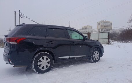 Mitsubishi Outlander III рестайлинг 3, 2018 год, 1 930 000 рублей, 6 фотография