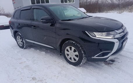 Mitsubishi Outlander III рестайлинг 3, 2018 год, 1 930 000 рублей, 9 фотография