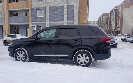 Mitsubishi Outlander III рестайлинг 3, 2018 год, 1 930 000 рублей, 14 фотография