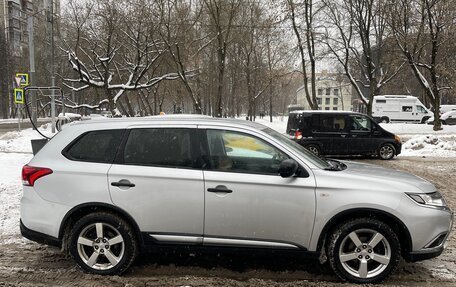 Mitsubishi Outlander III рестайлинг 3, 2017 год, 1 790 000 рублей, 4 фотография