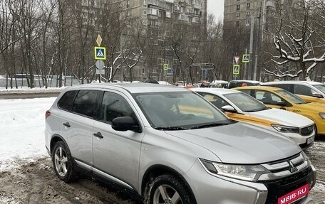 Mitsubishi Outlander III рестайлинг 3, 2017 год, 1 790 000 рублей, 3 фотография