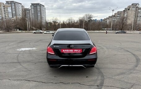 Mercedes-Benz E-Класс, 2019 год, 3 800 000 рублей, 5 фотография