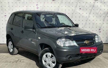 Chevrolet Niva I рестайлинг, 2018 год, 895 000 рублей, 2 фотография