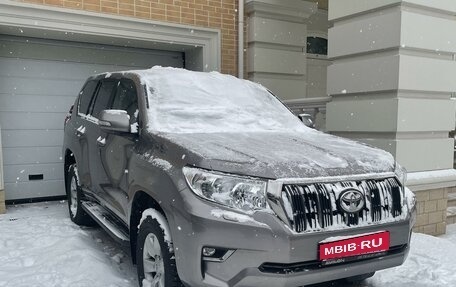 Toyota Land Cruiser Prado 150 рестайлинг 2, 2018 год, 4 693 000 рублей, 3 фотография