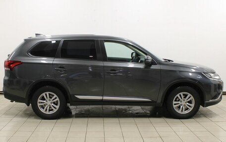 Mitsubishi Outlander III рестайлинг 3, 2019 год, 2 399 900 рублей, 4 фотография