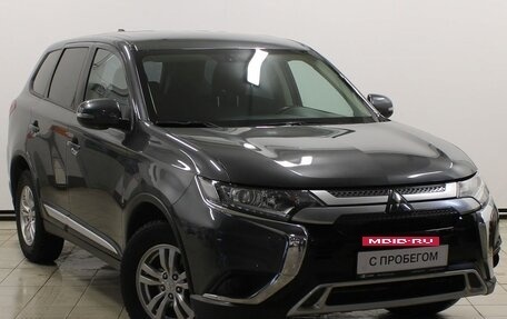 Mitsubishi Outlander III рестайлинг 3, 2019 год, 2 399 900 рублей, 3 фотография