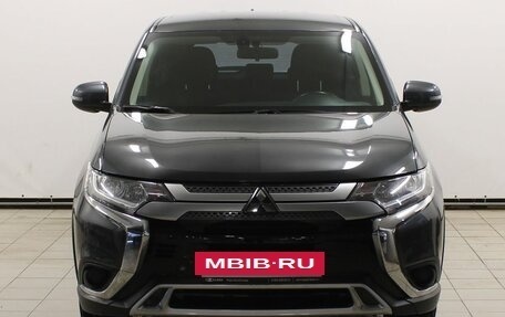 Mitsubishi Outlander III рестайлинг 3, 2019 год, 2 399 900 рублей, 2 фотография