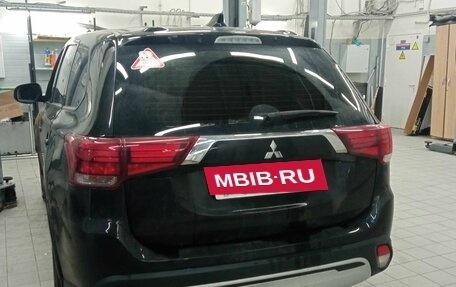 Mitsubishi Outlander III рестайлинг 3, 2020 год, 1 758 000 рублей, 4 фотография