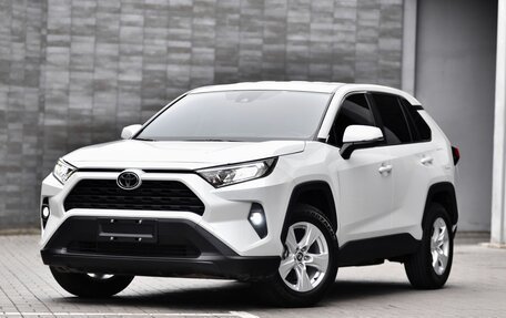 Toyota RAV4, 2023 год, 4 160 000 рублей, 2 фотография