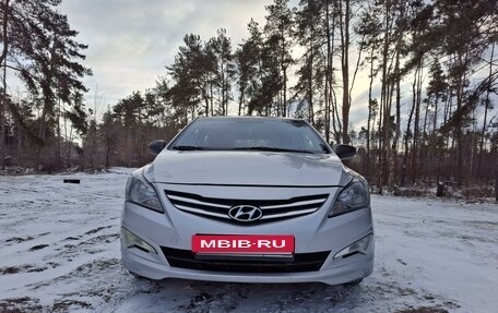 Hyundai Solaris II рестайлинг, 2015 год, 960 000 рублей, 2 фотография