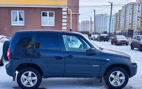 Chevrolet Niva I рестайлинг, 2017 год, 820 000 рублей, 6 фотография