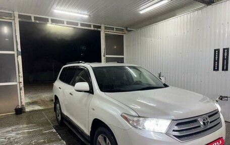 Toyota Highlander III, 2012 год, 3 400 000 рублей, 2 фотография